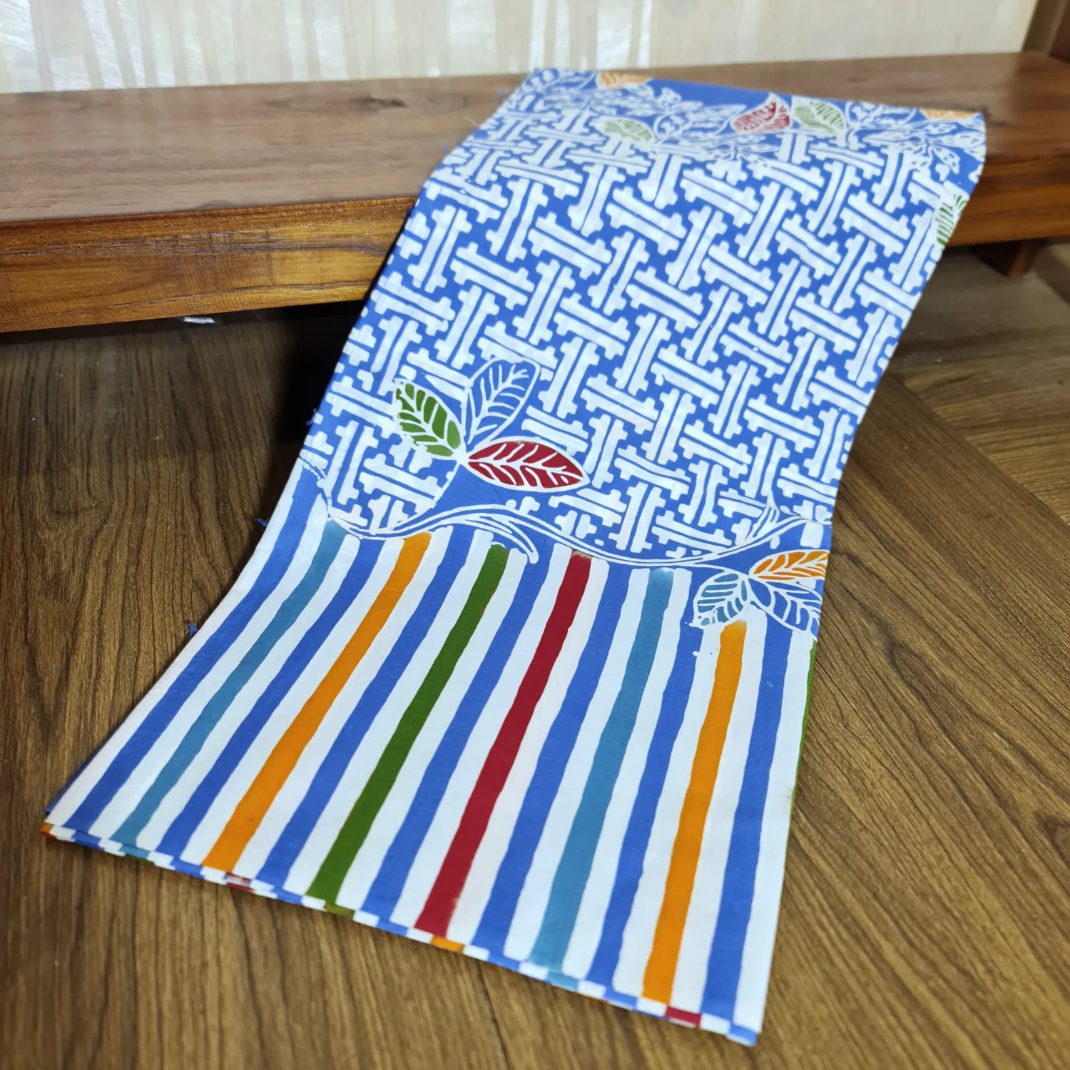 Kain Batik Colet Anyaman Daun Garis Biru